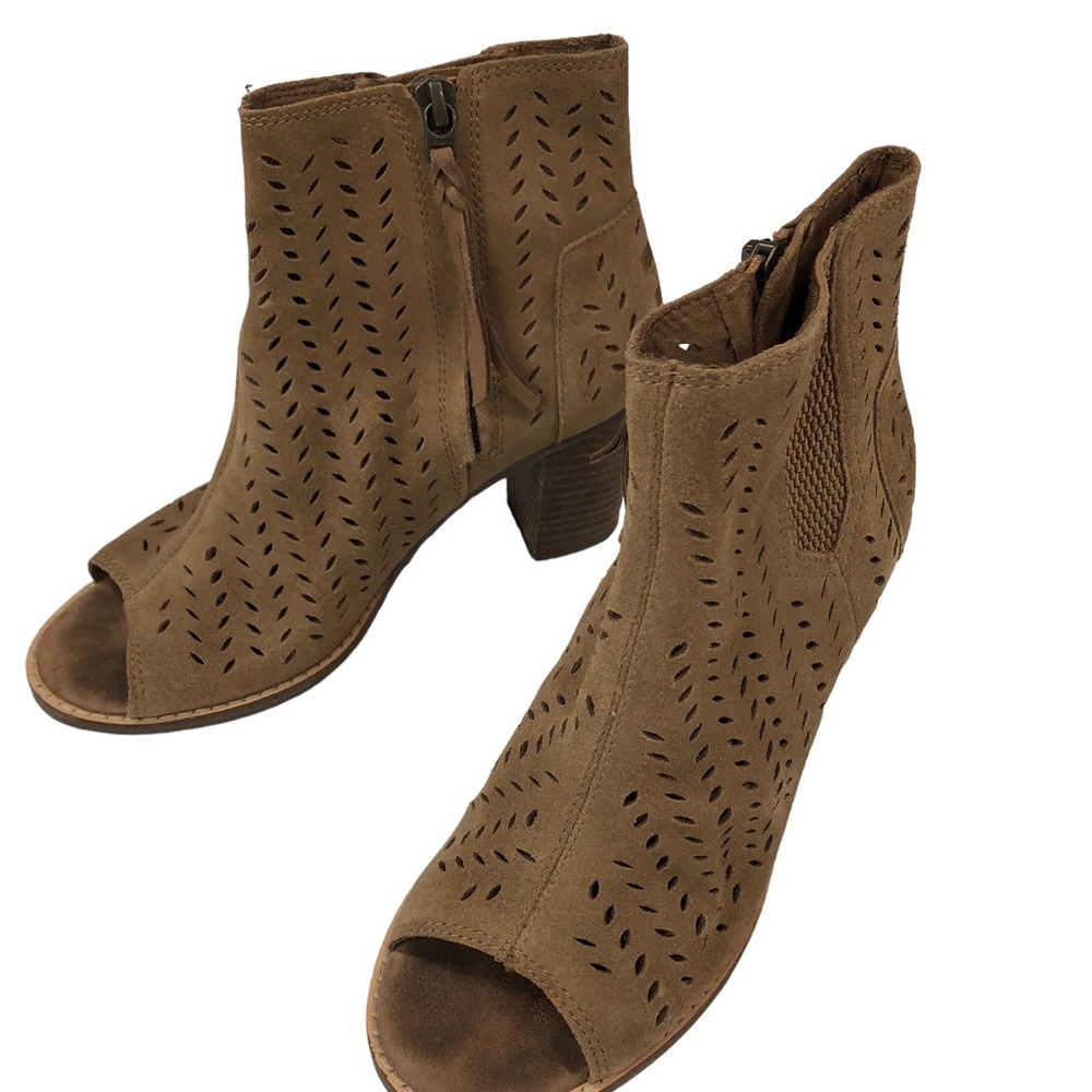 Tom’s Boots Size 6